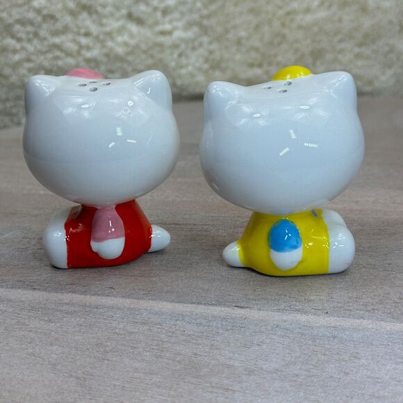 Hello Kitty Ceramic Salt and Pepper Shaker Set Yellow Pink White Sanrio New - Picture 5 of 16